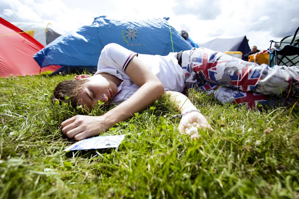 Festivalgoers and atmosphere at Global Gathering 2009